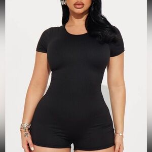 NWT BLACK DOUBLE LINED ROMPER - MEDIUM